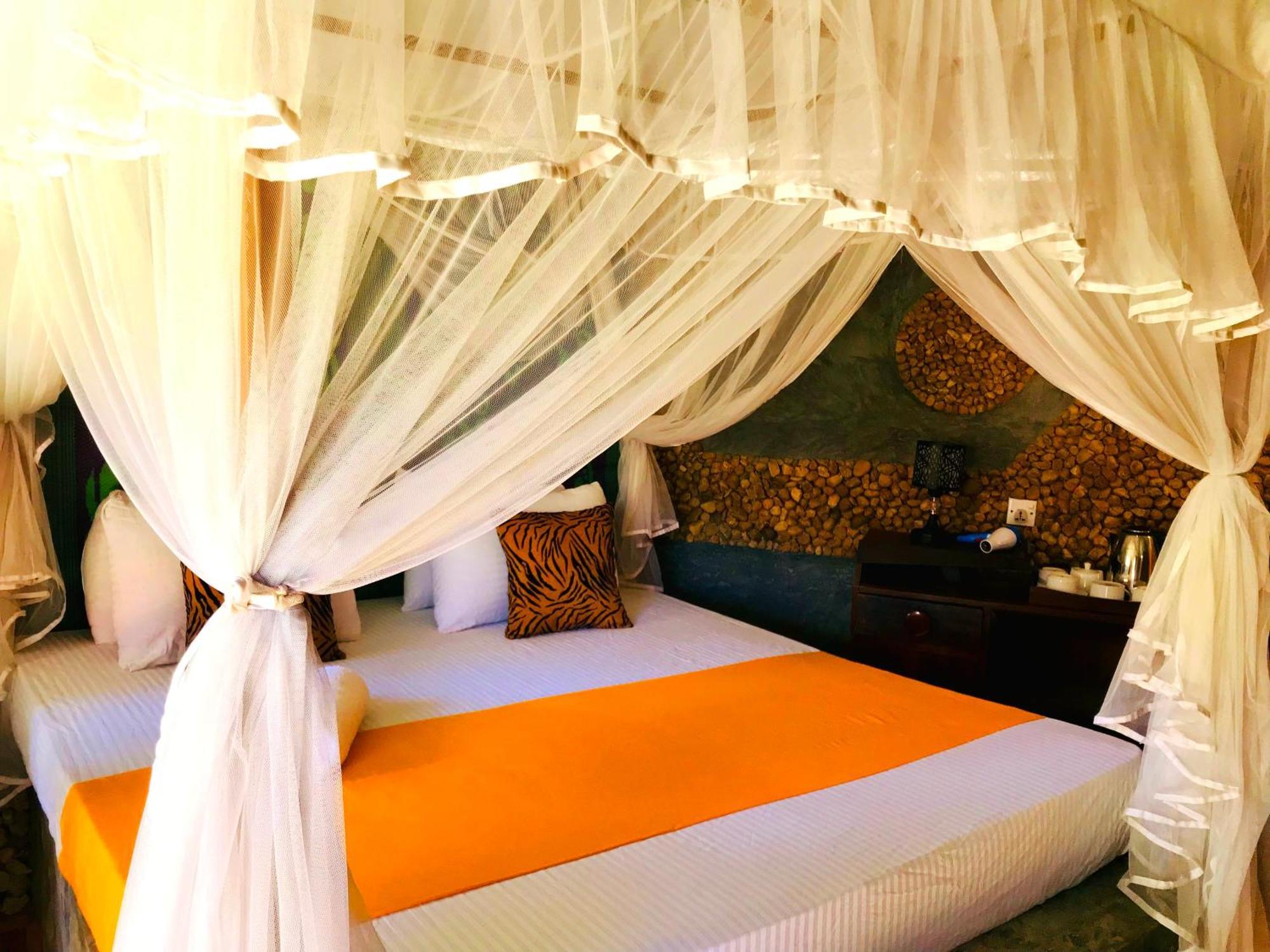 Atha Safari Resort & Riverside Camping Удавалаве Екстериор снимка